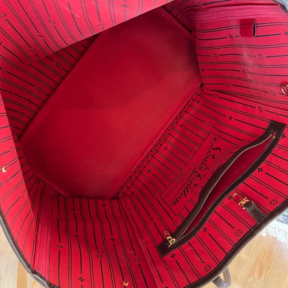 Louis Vuitton GM Tote - Picture 2 of 2